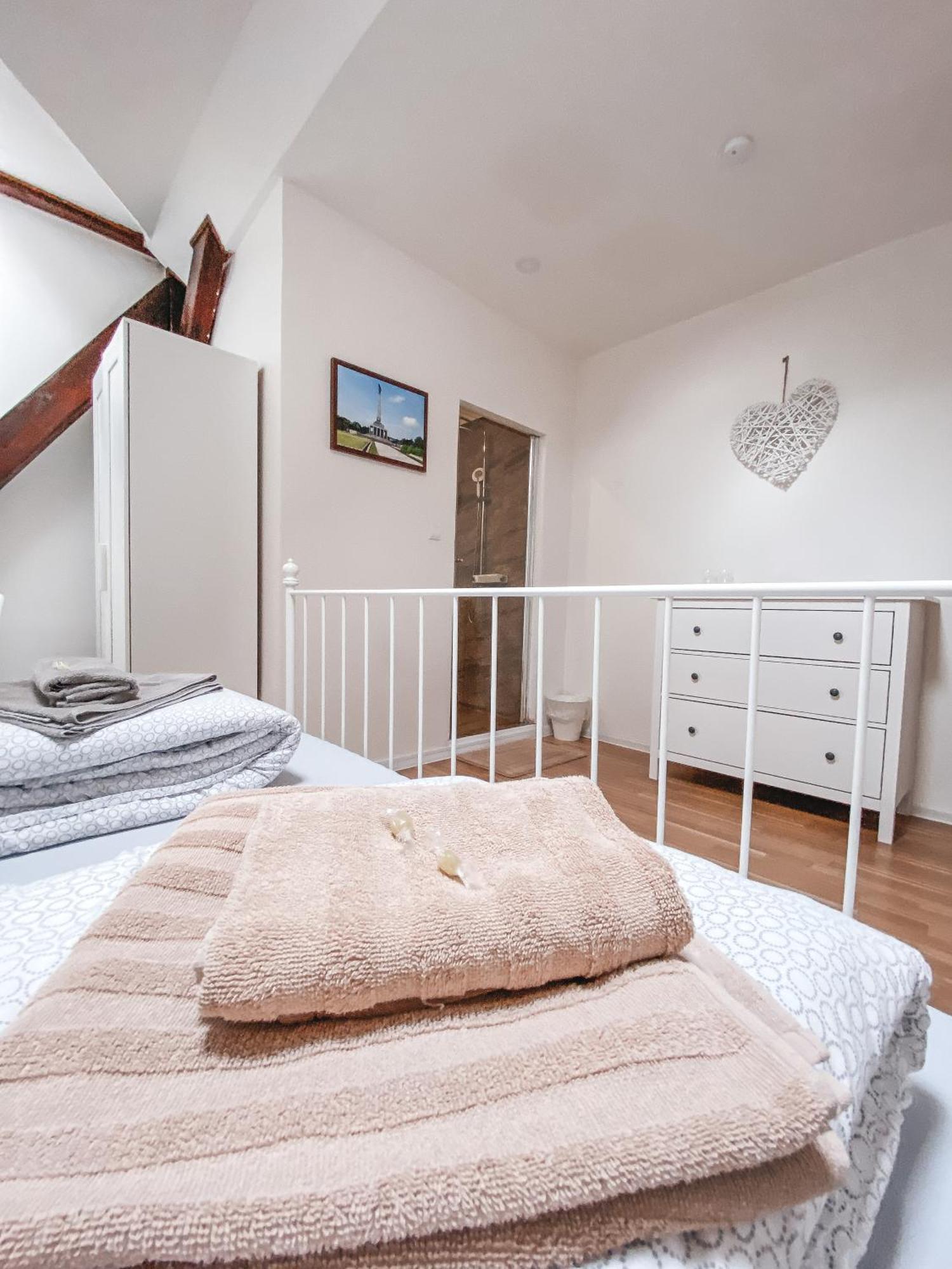 Blue Lotus Apartments Bratislava Ngoại thất bức ảnh