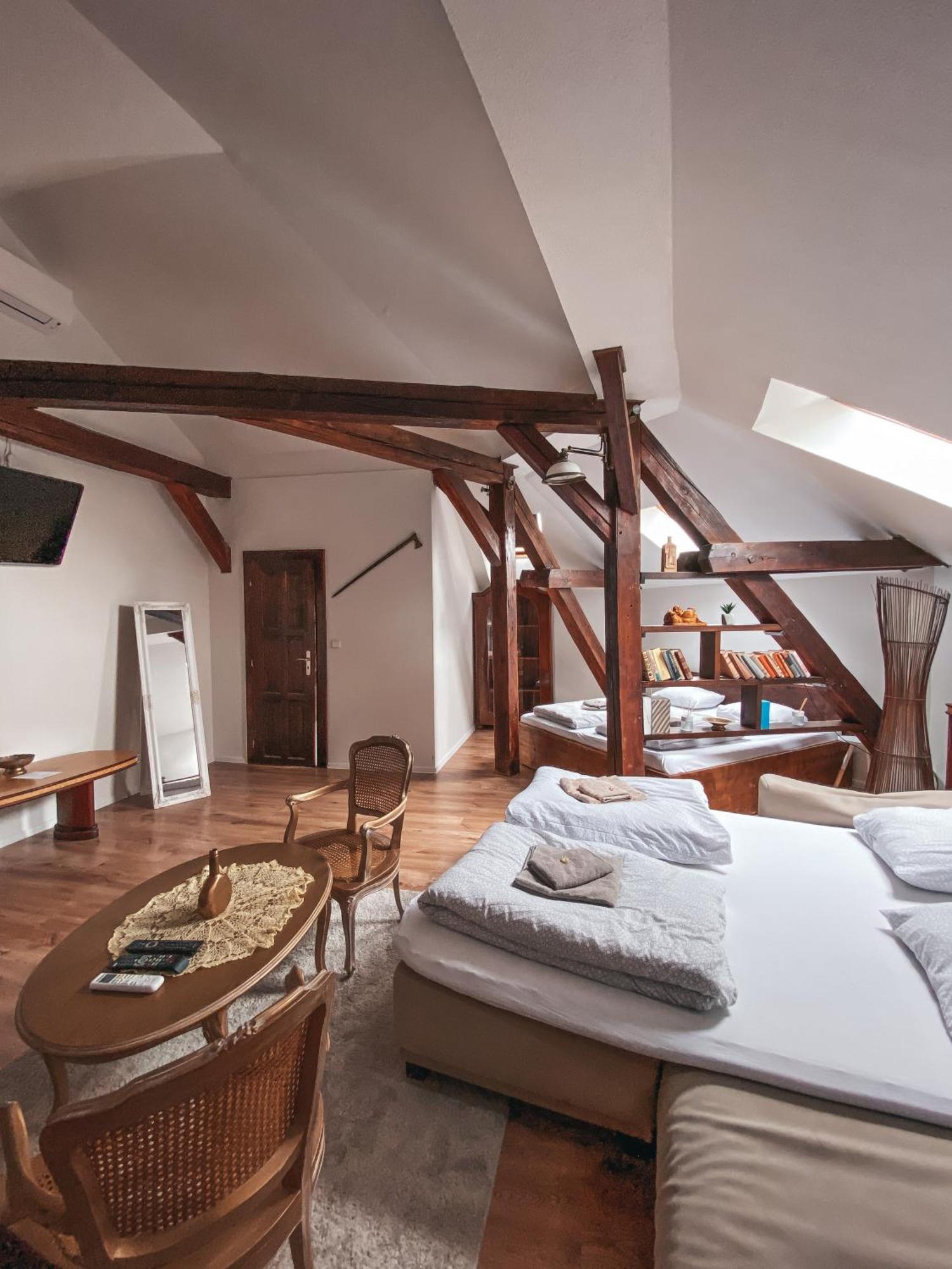 Blue Lotus Apartments Bratislava Ngoại thất bức ảnh