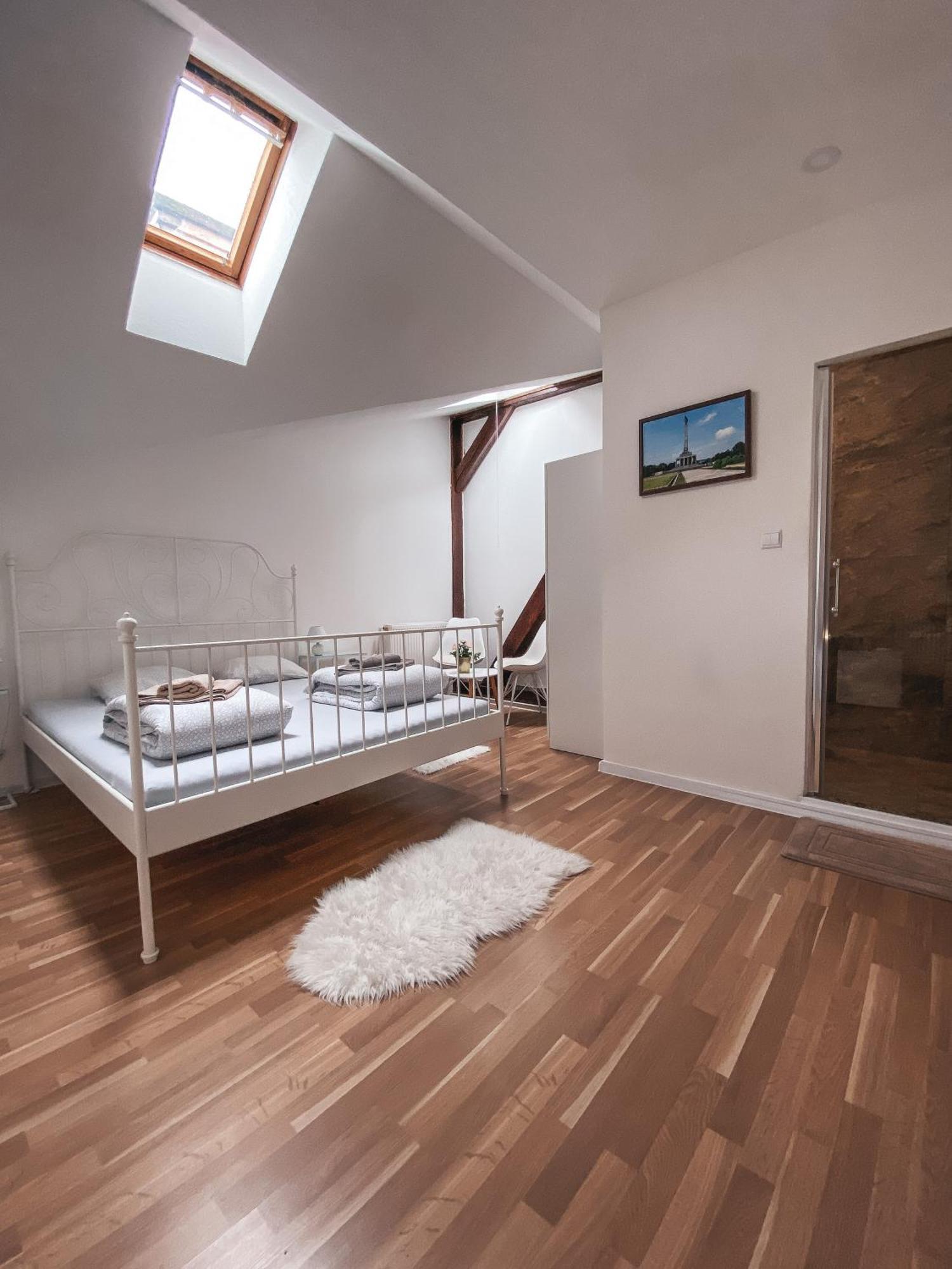 Blue Lotus Apartments Bratislava Ngoại thất bức ảnh