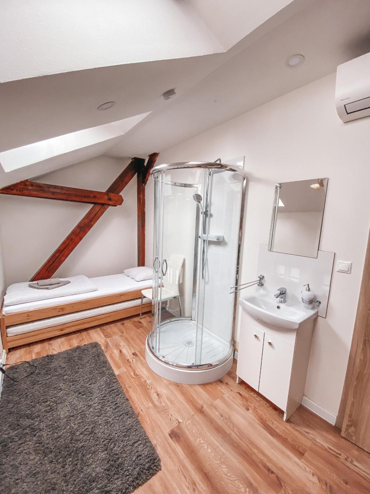 Blue Lotus Apartments Bratislava Ngoại thất bức ảnh