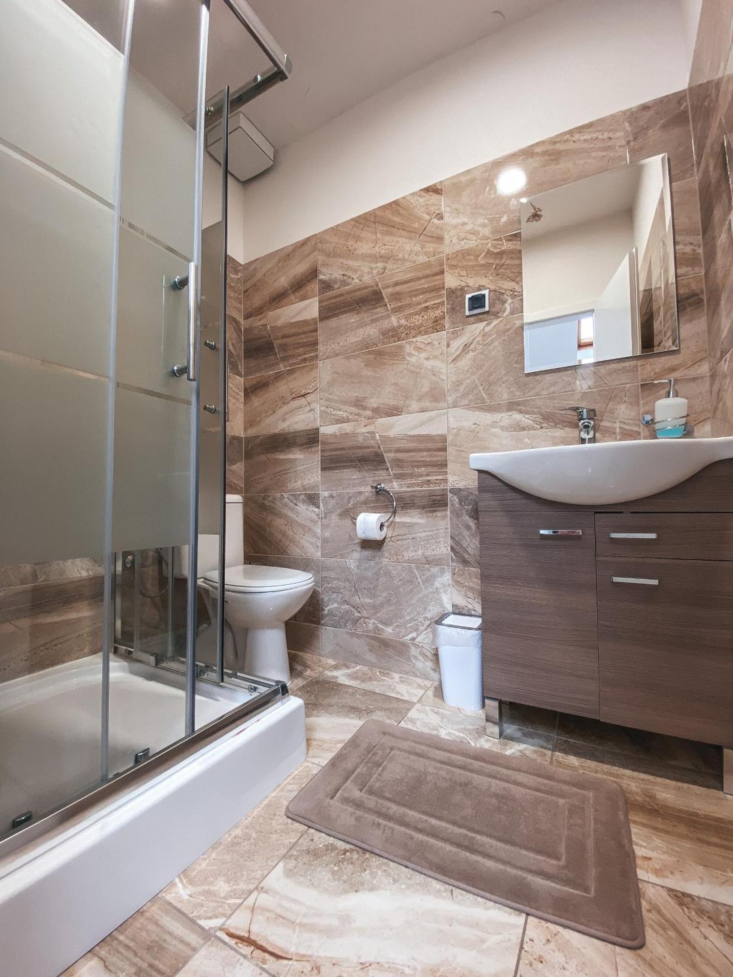 Blue Lotus Apartments Bratislava Ngoại thất bức ảnh