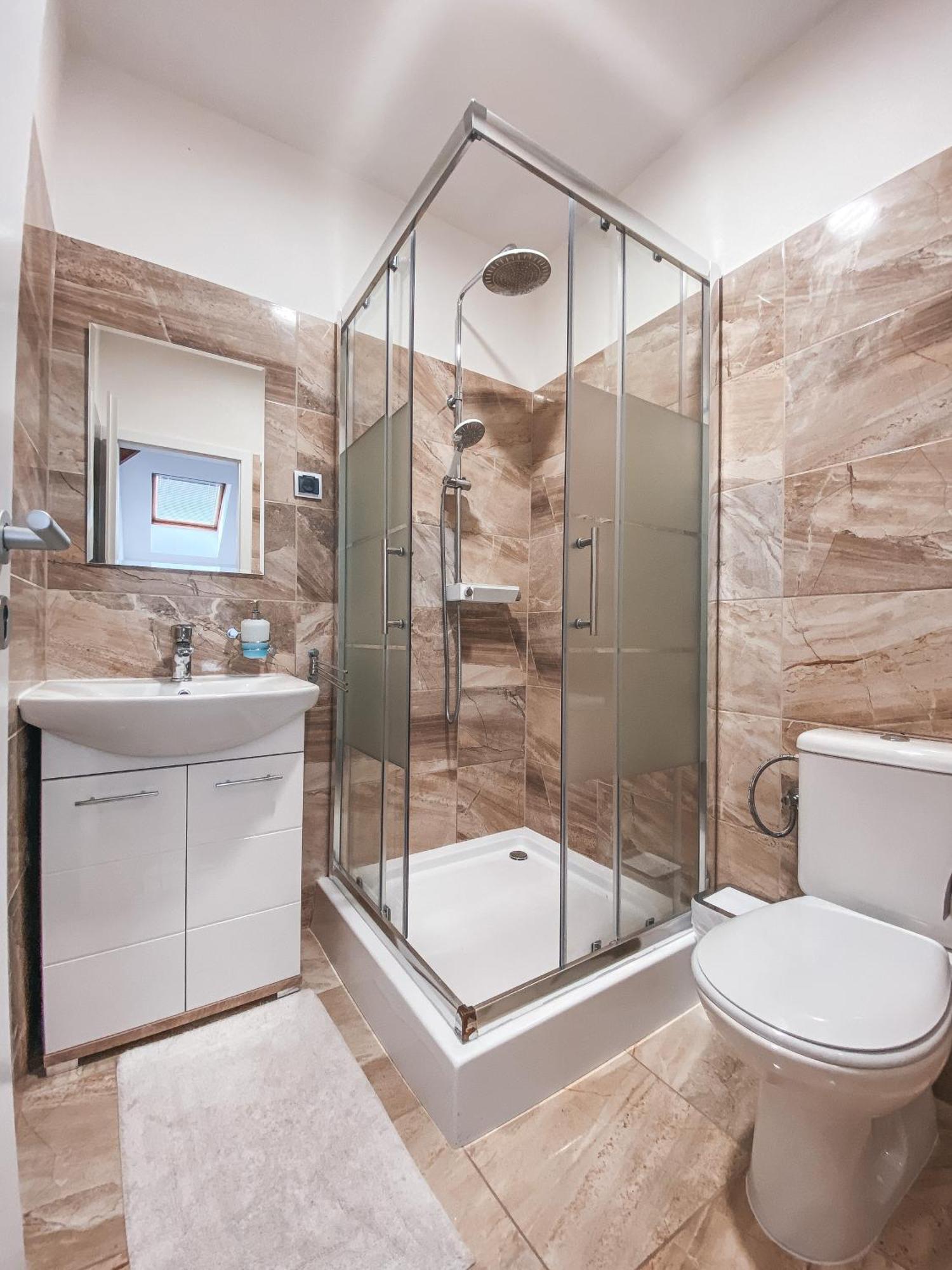 Blue Lotus Apartments Bratislava Ngoại thất bức ảnh